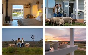 Banjos Cabin Gippsland - Luxury Eco Stay W King Bed & Pond Valley Views